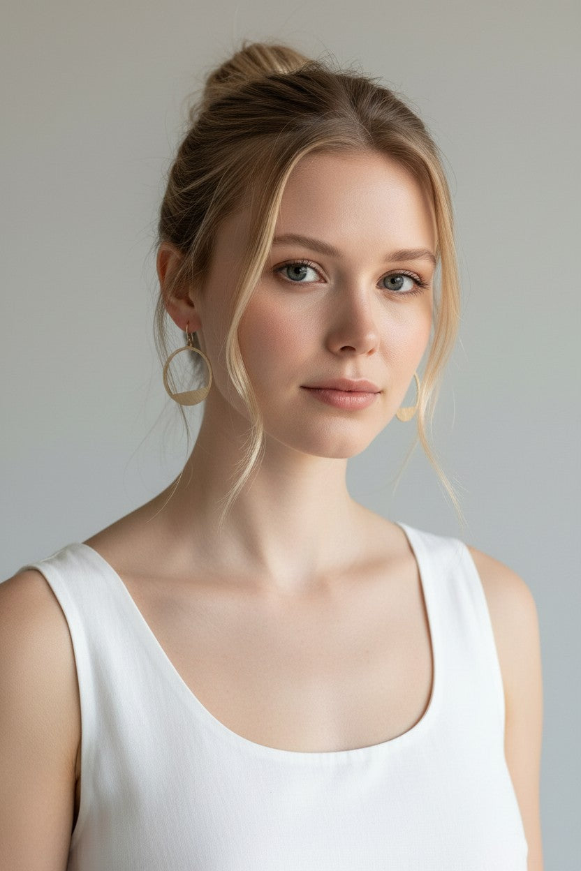 Minimalist Retro Circle Earrings – Brushed Gold Plated