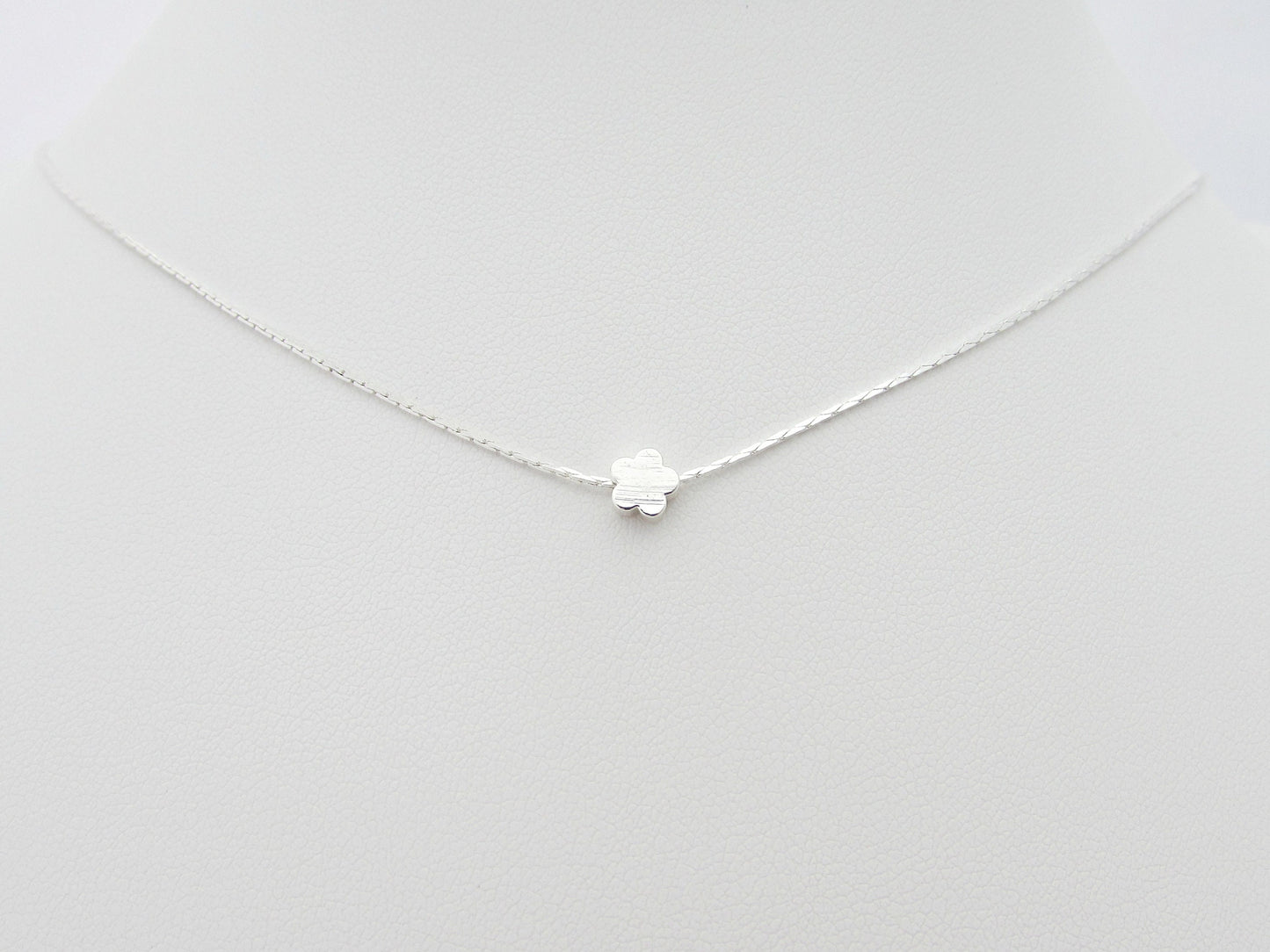 Tiny Daisy Flower Necklace