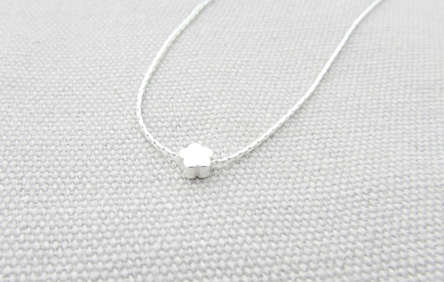 Tiny Daisy Flower Necklace