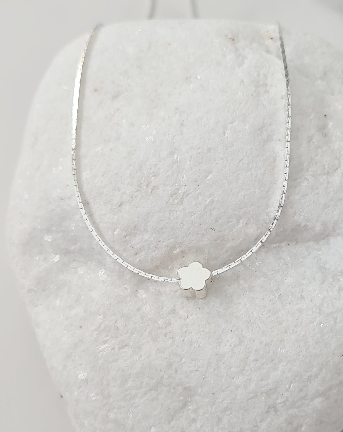 Tiny Daisy Flower Necklace