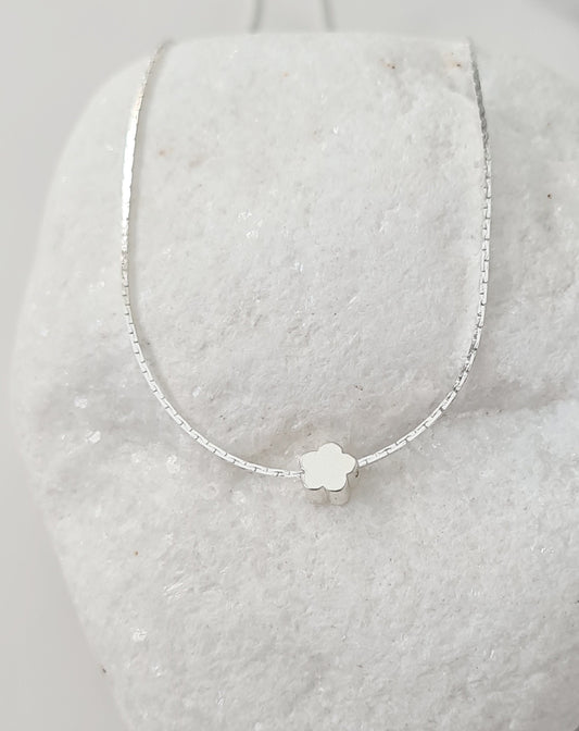 Tiny Daisy Flower Necklace