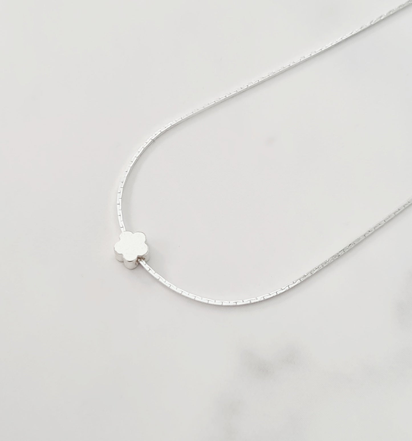 Tiny Daisy Flower Necklace
