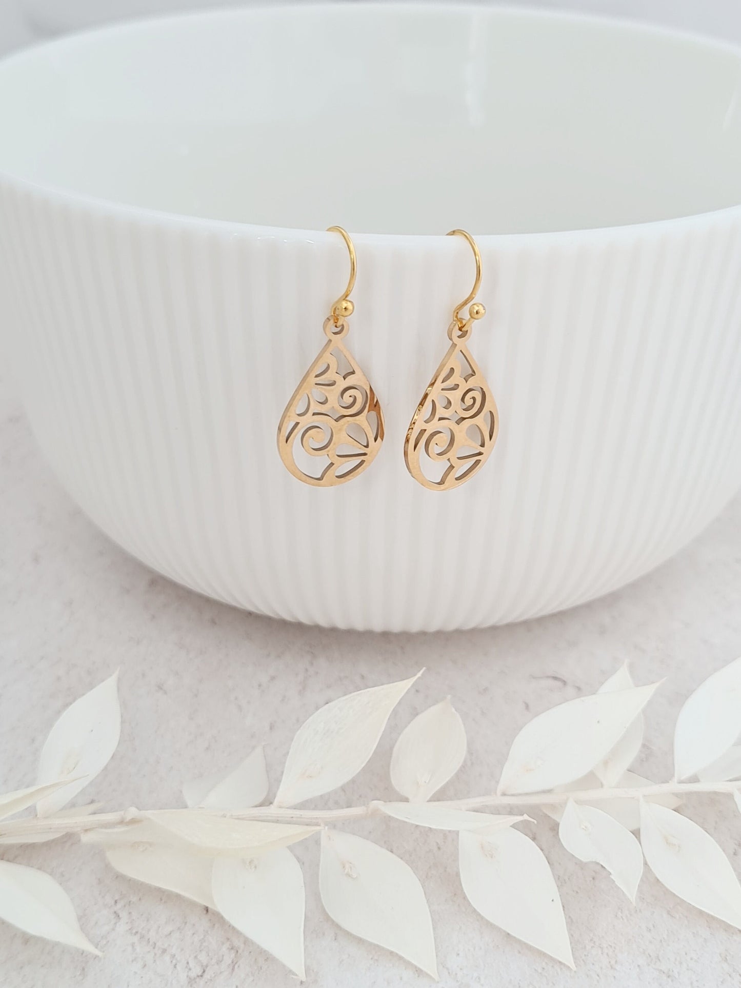 Filigree Scroll Pattern Earrings