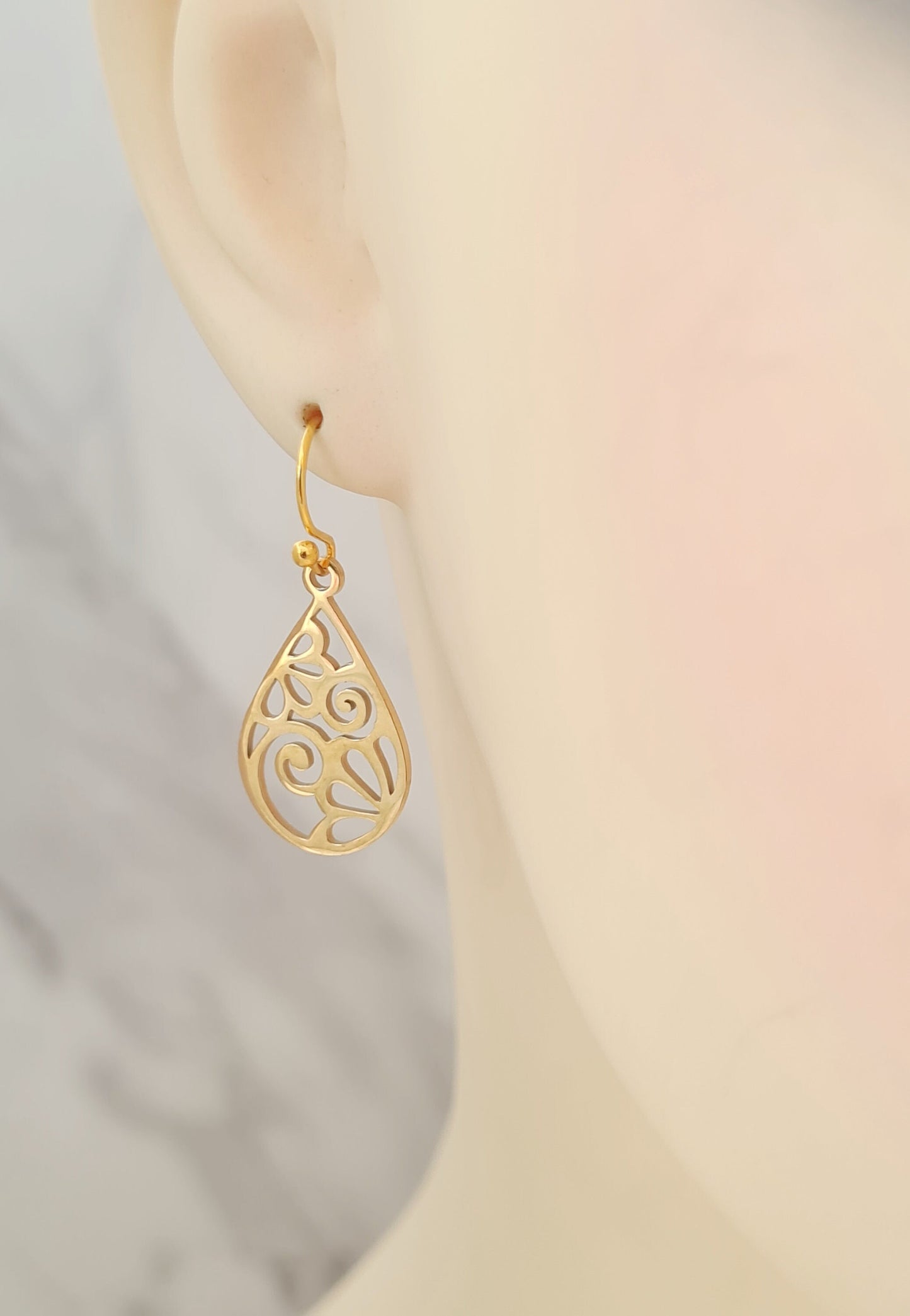 Filigree Scroll Pattern Earrings