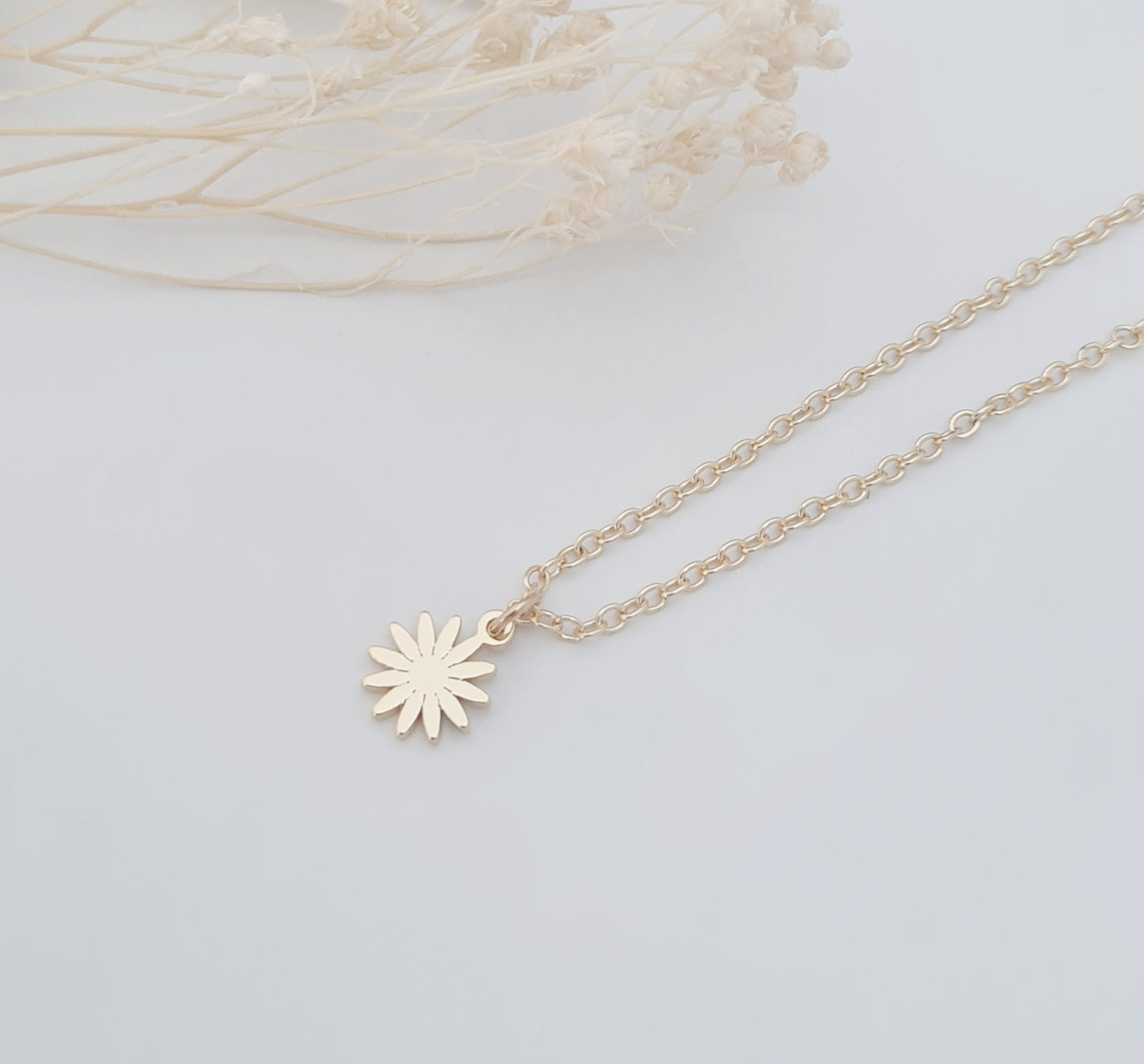 Dainty Flower Necklace
