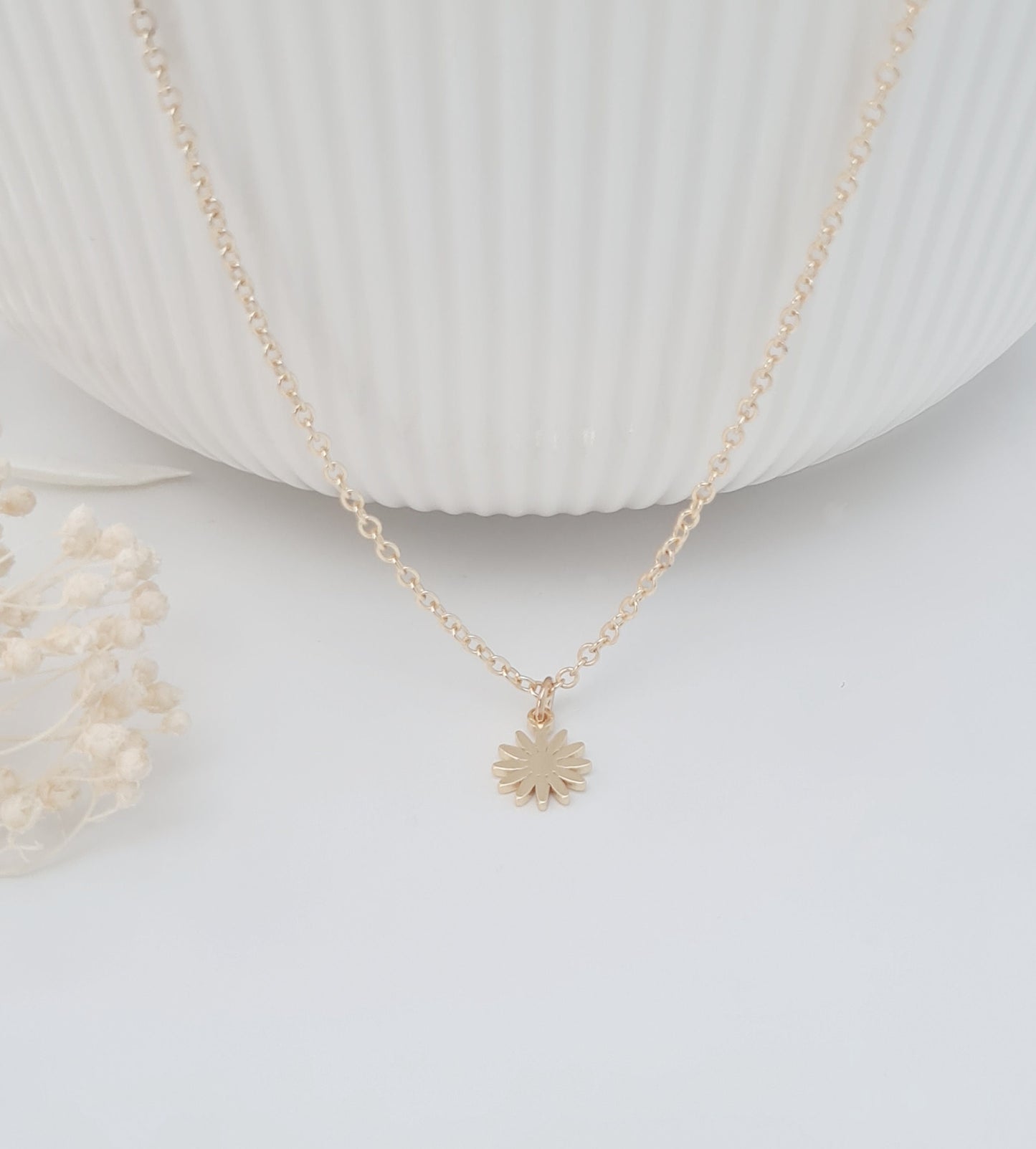 Dainty Flower Necklace