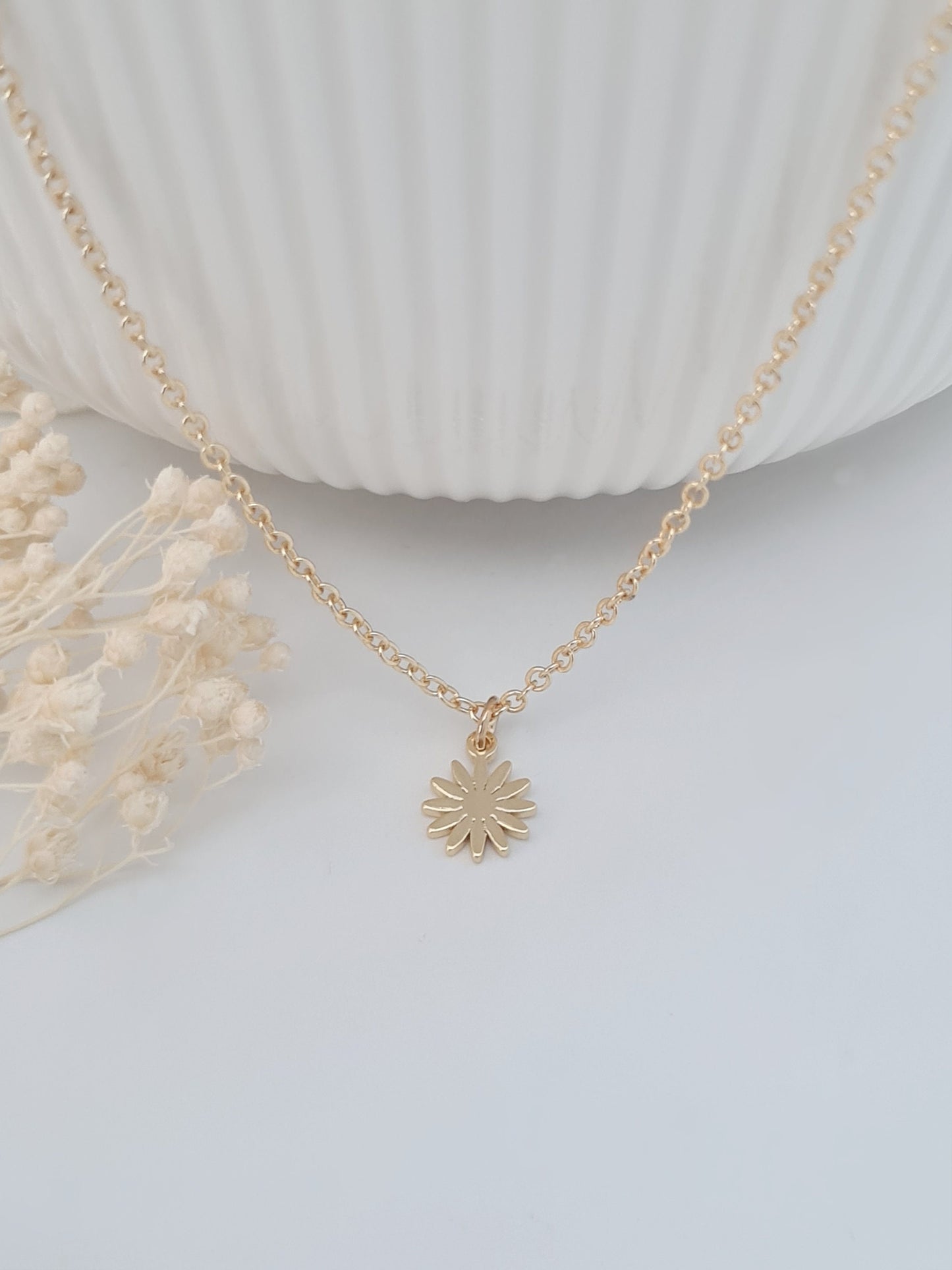 Dainty Flower Necklace