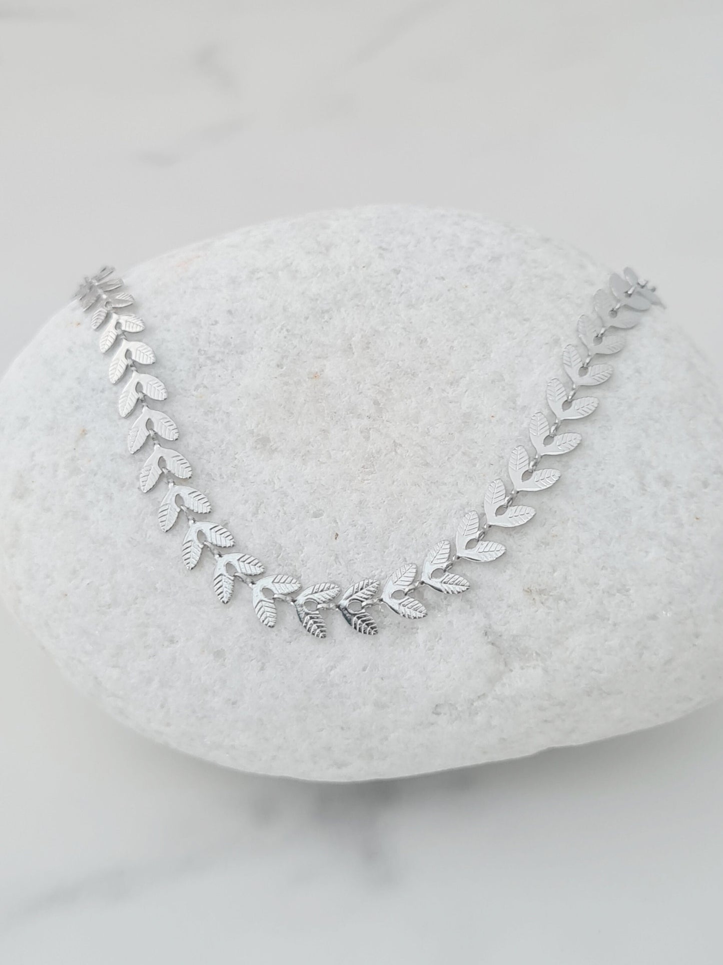Dainty Leaf Choker Necklace