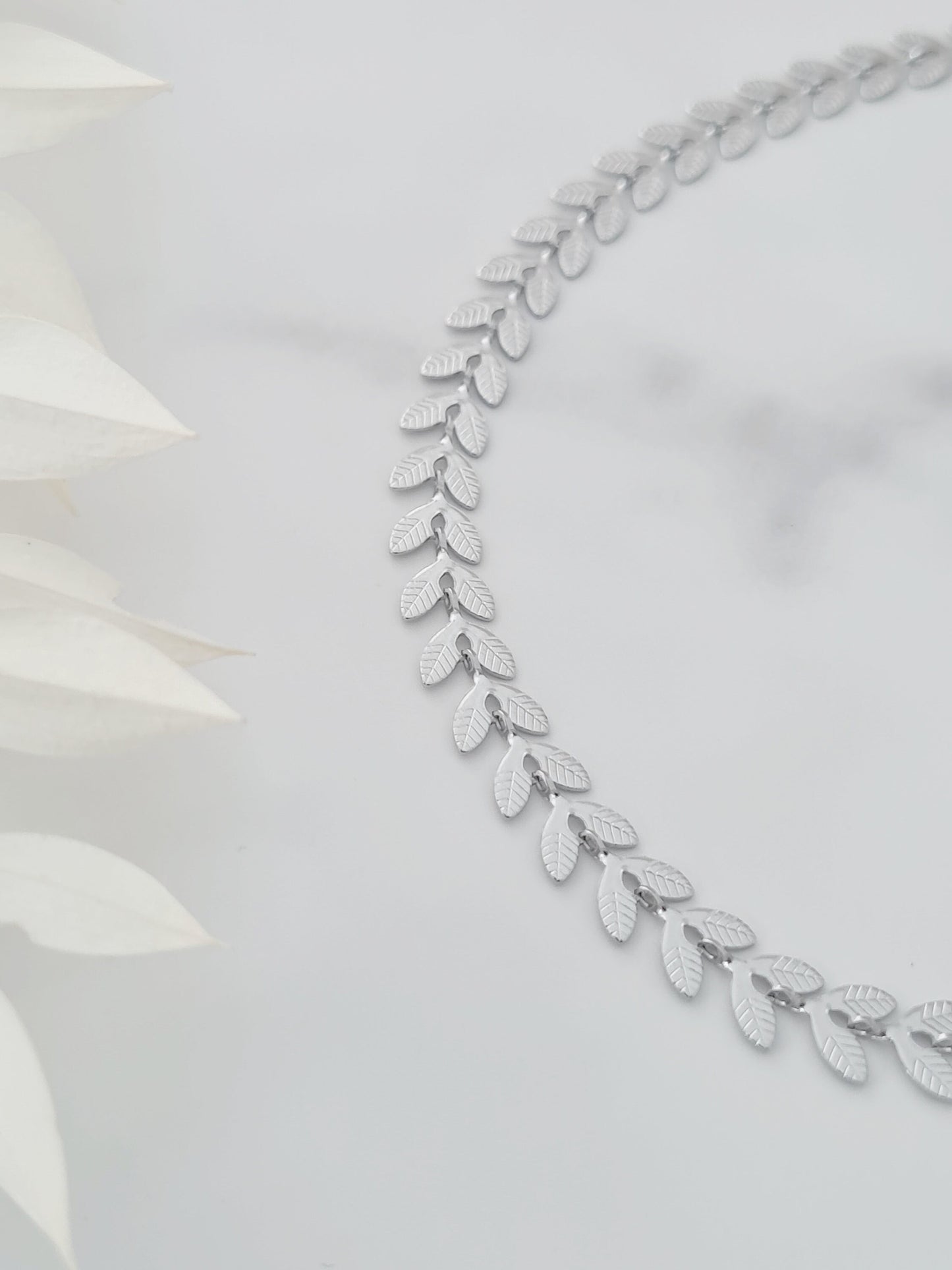 Dainty Leaf Choker Necklace
