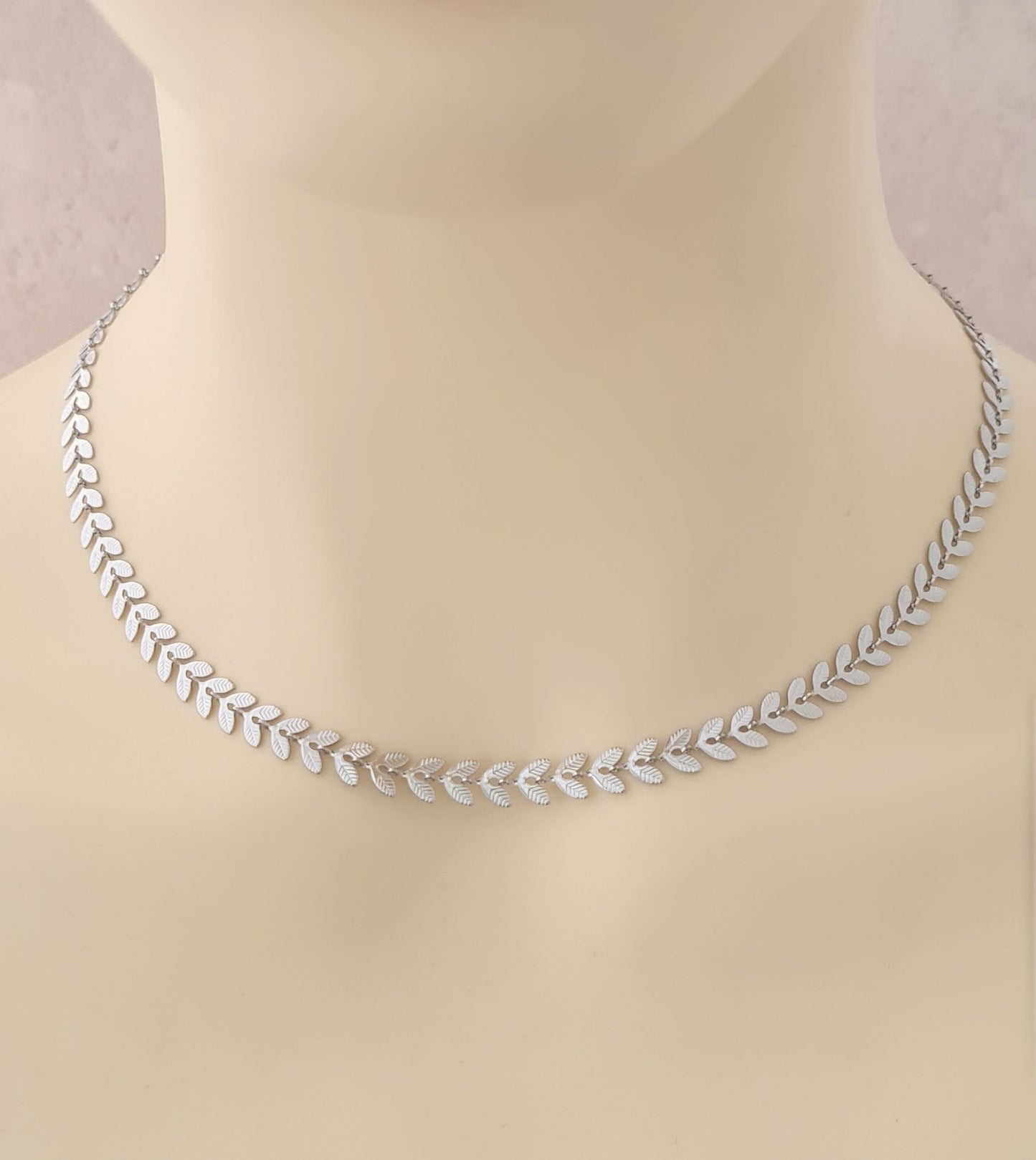 Dainty Leaf Choker Necklace