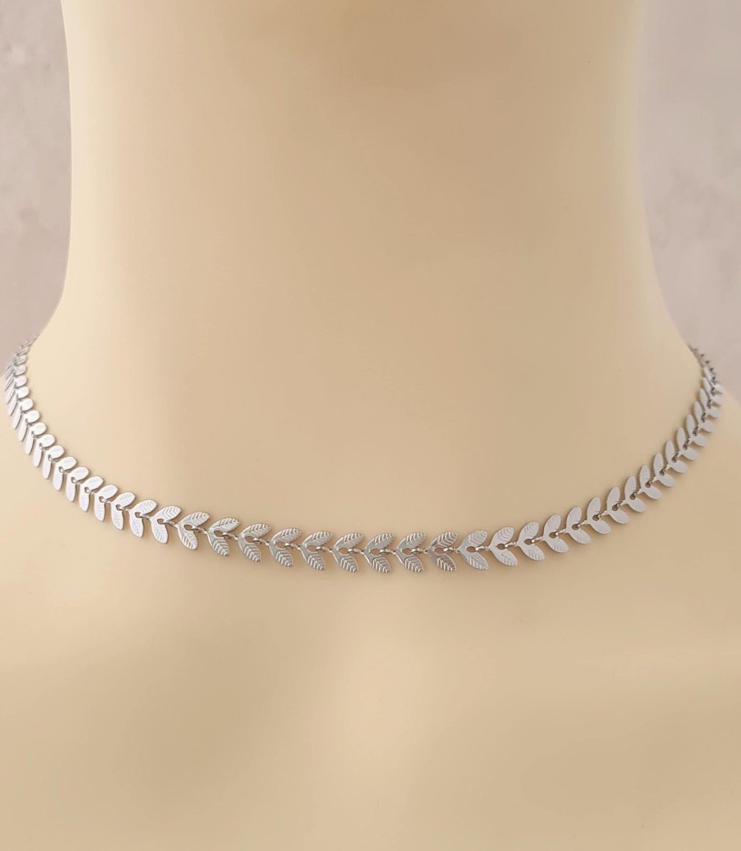 Dainty Leaf Choker Necklace