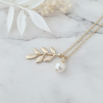 Dainty Gold Plated Leaf & Pearl Necklace – Feminine Botanical Jewellry