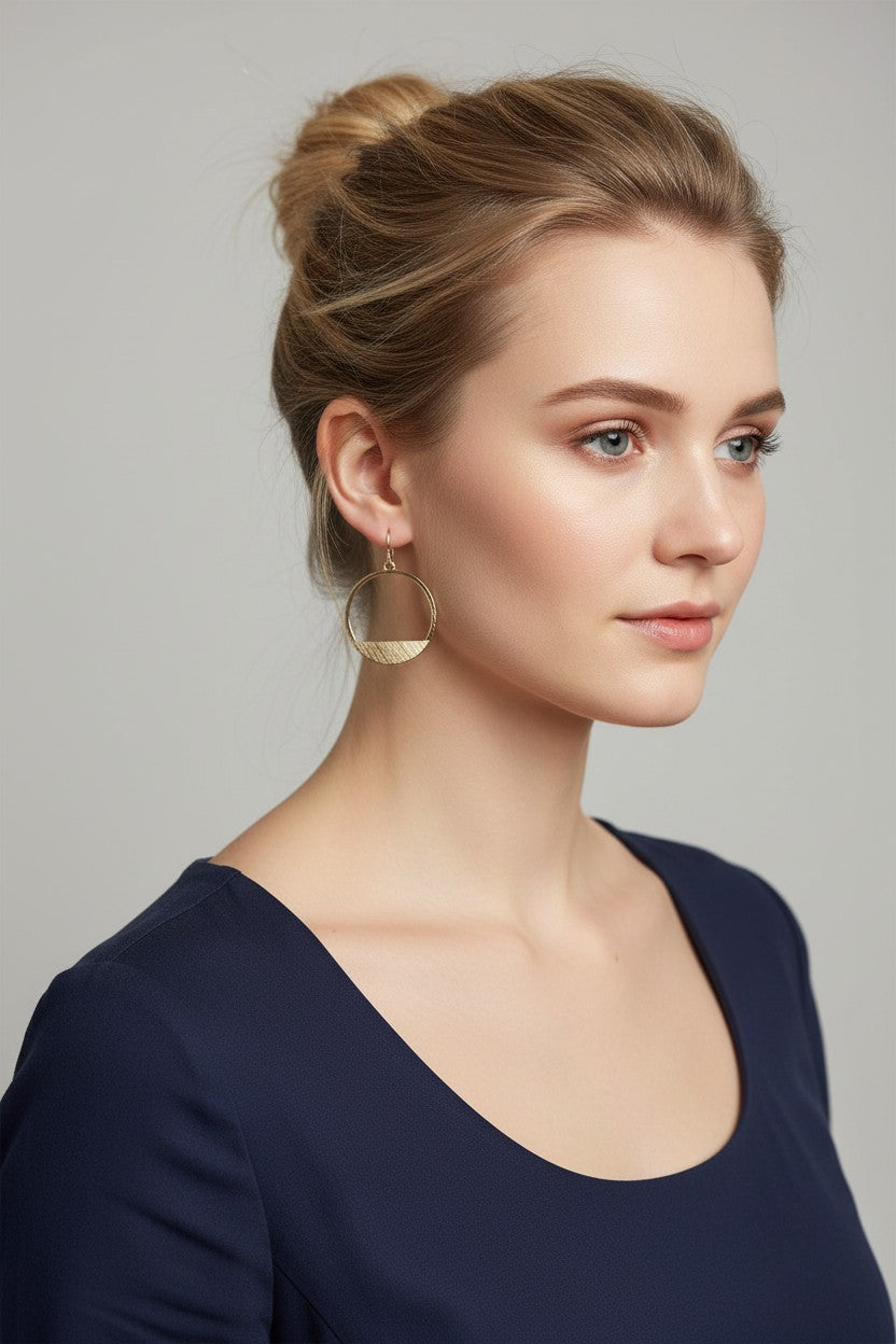 Minimalist Retro Circle Earrings – Brushed Gold Plated