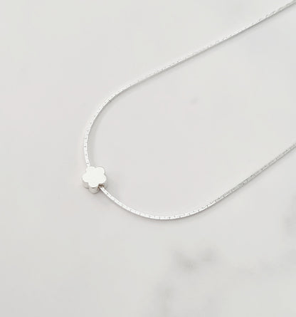 Tiny Daisy Flower Necklace