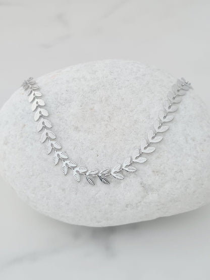 Dainty Leaf Choker Necklace