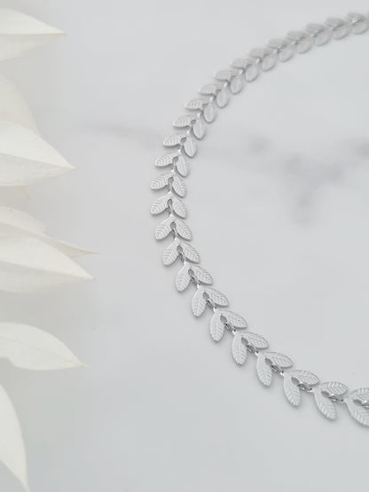 Dainty Leaf Choker Necklace