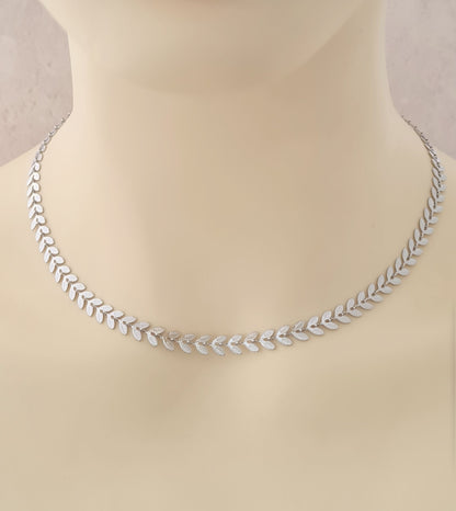 Dainty Leaf Choker Necklace